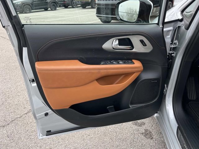 New 2026 Chrysler Pacifica Pinnacle FWD image 22