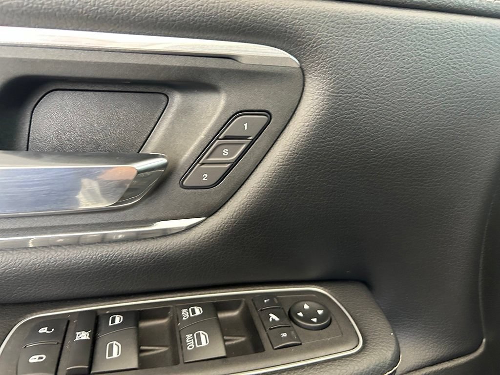 Used 2023 RAM 1500 Laramie AWD/4WD image 45