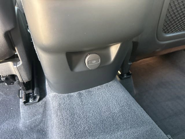 Used 2023 Volvo XC60 B5 Plus image 14