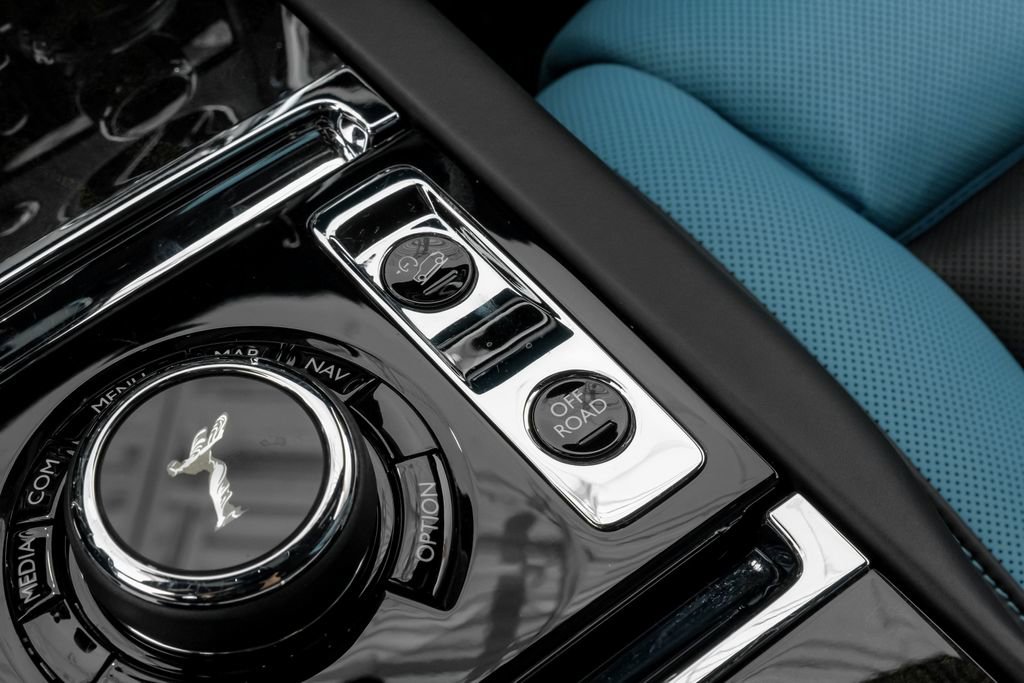 Used 2022 Rolls-Royce Cullinan w/ Cullinan Package AWD/4WD image 25