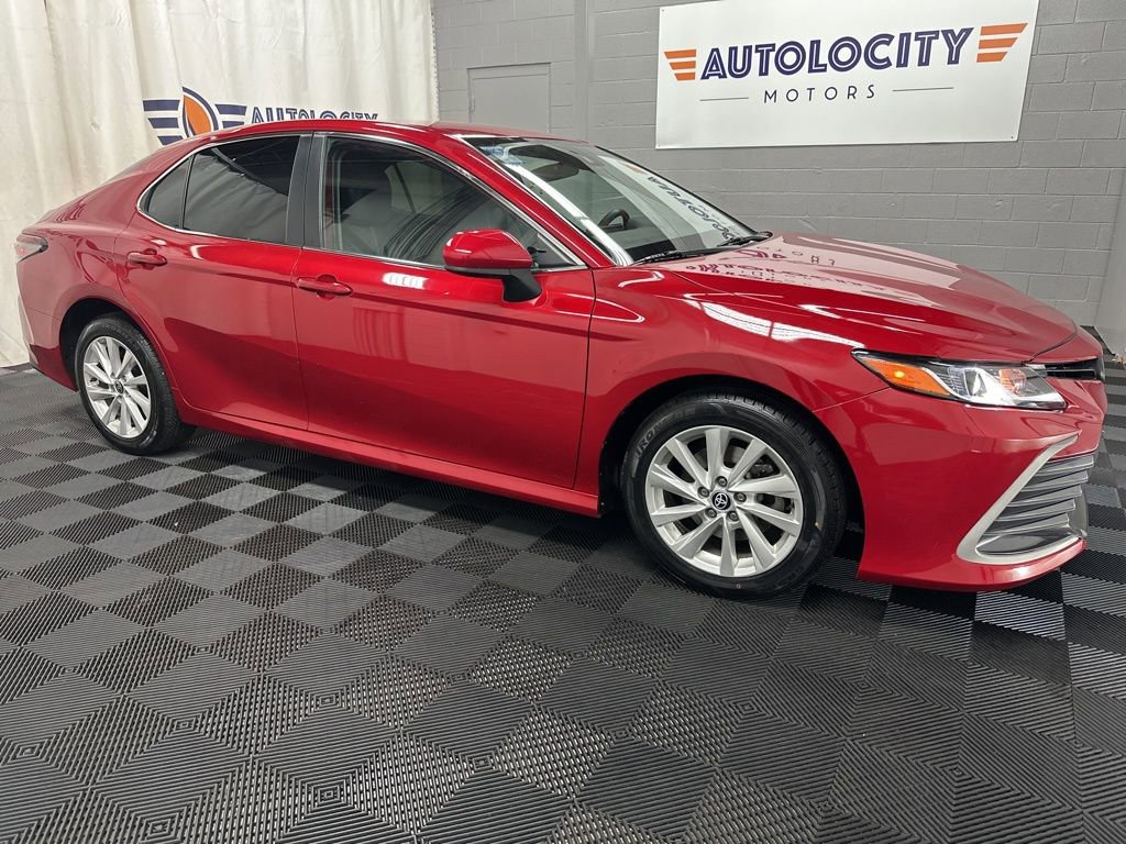 Used 2023 Toyota Camry LE AWD/4WD image 3