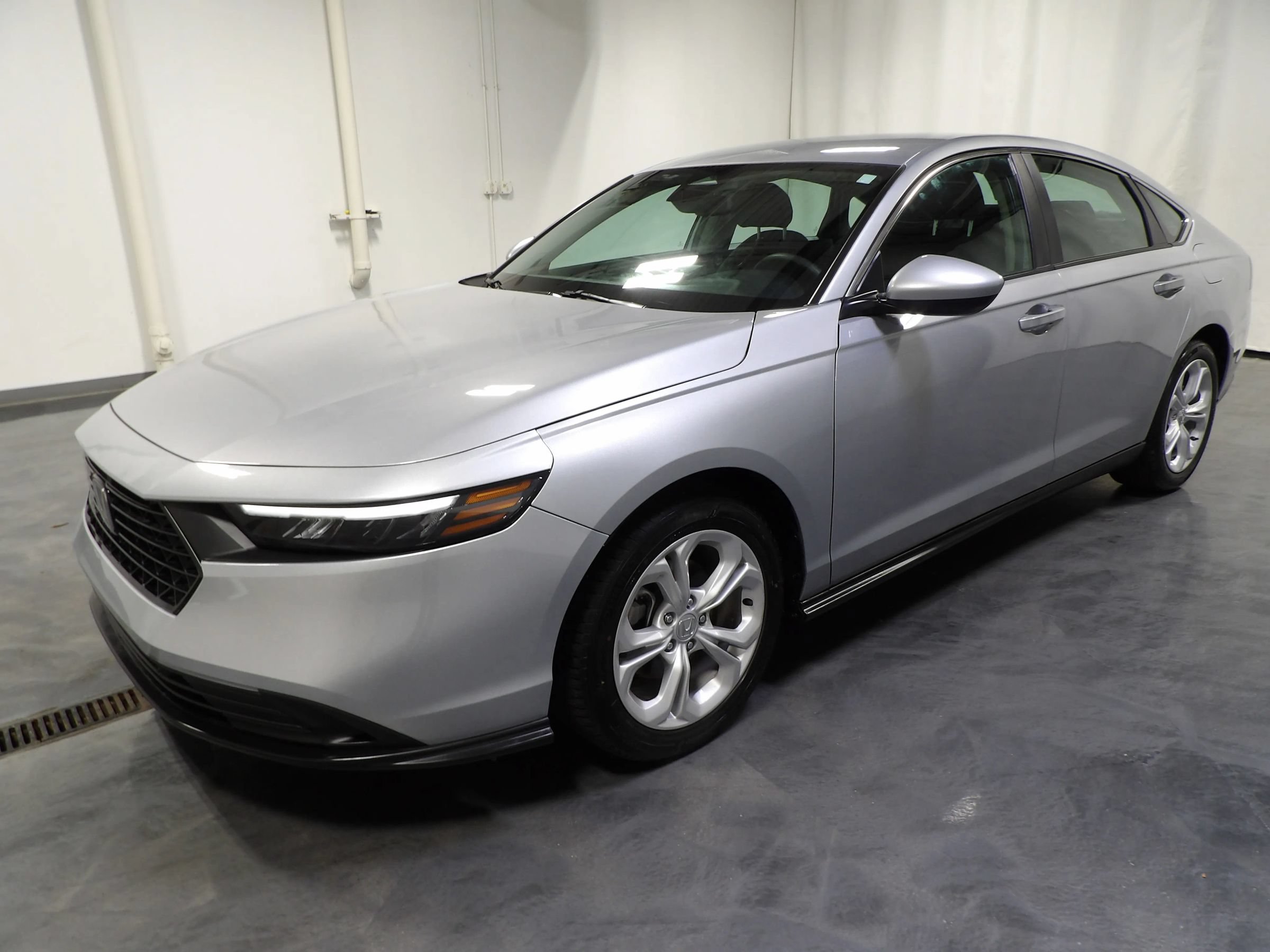Used 2025 Honda Accord LX image 3