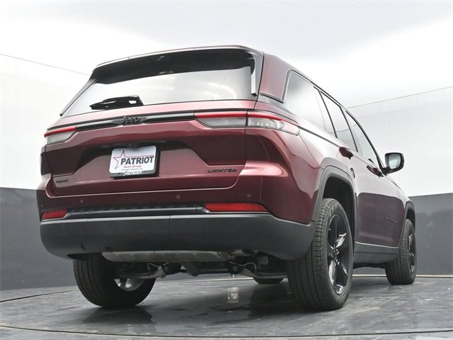 Used 2025 Jeep Grand Cherokee Limited w/ Luxury Tech Group II image 41