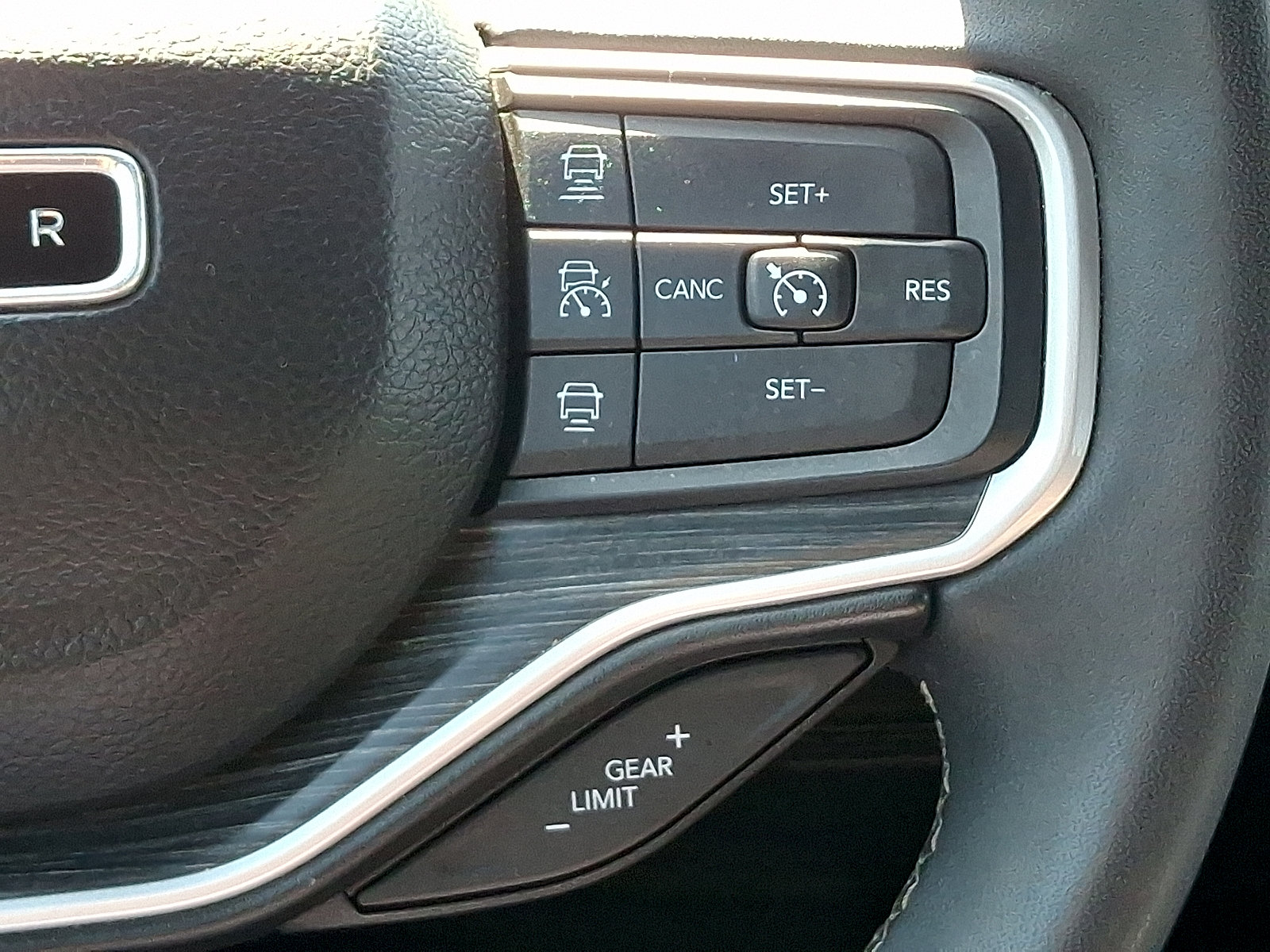 Certified 2023 Jeep Wagoneer Series III w/ Preferred Equipment Group AWD/4WD image 22