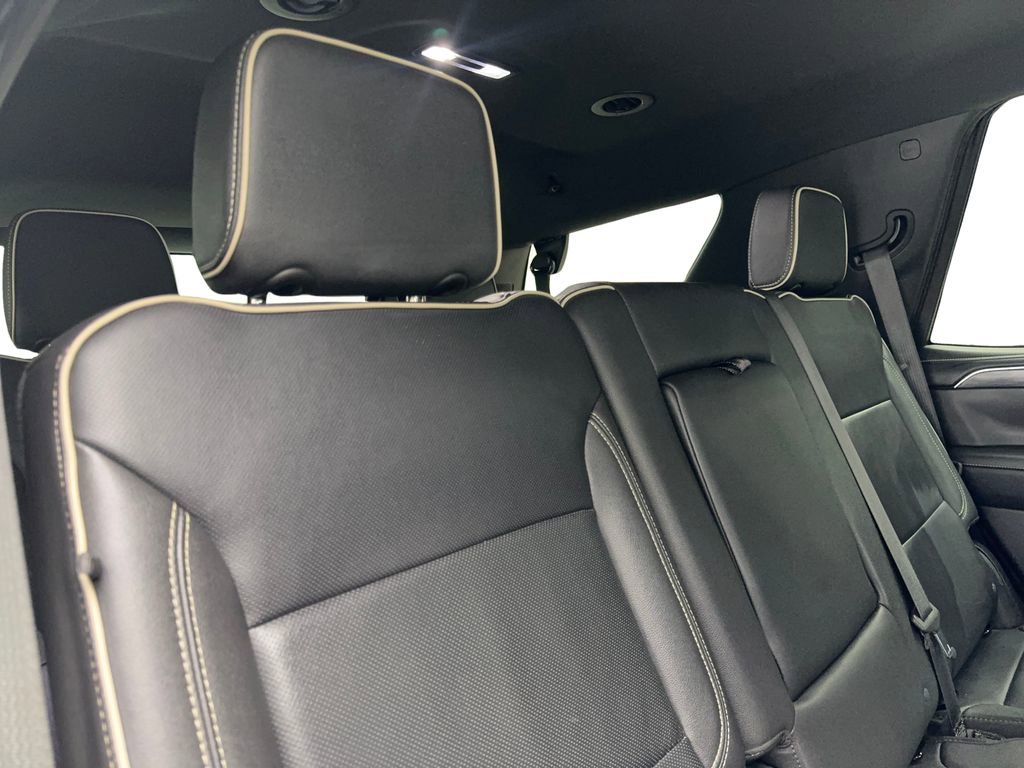 Used 2024 GMC Yukon SLT image 45