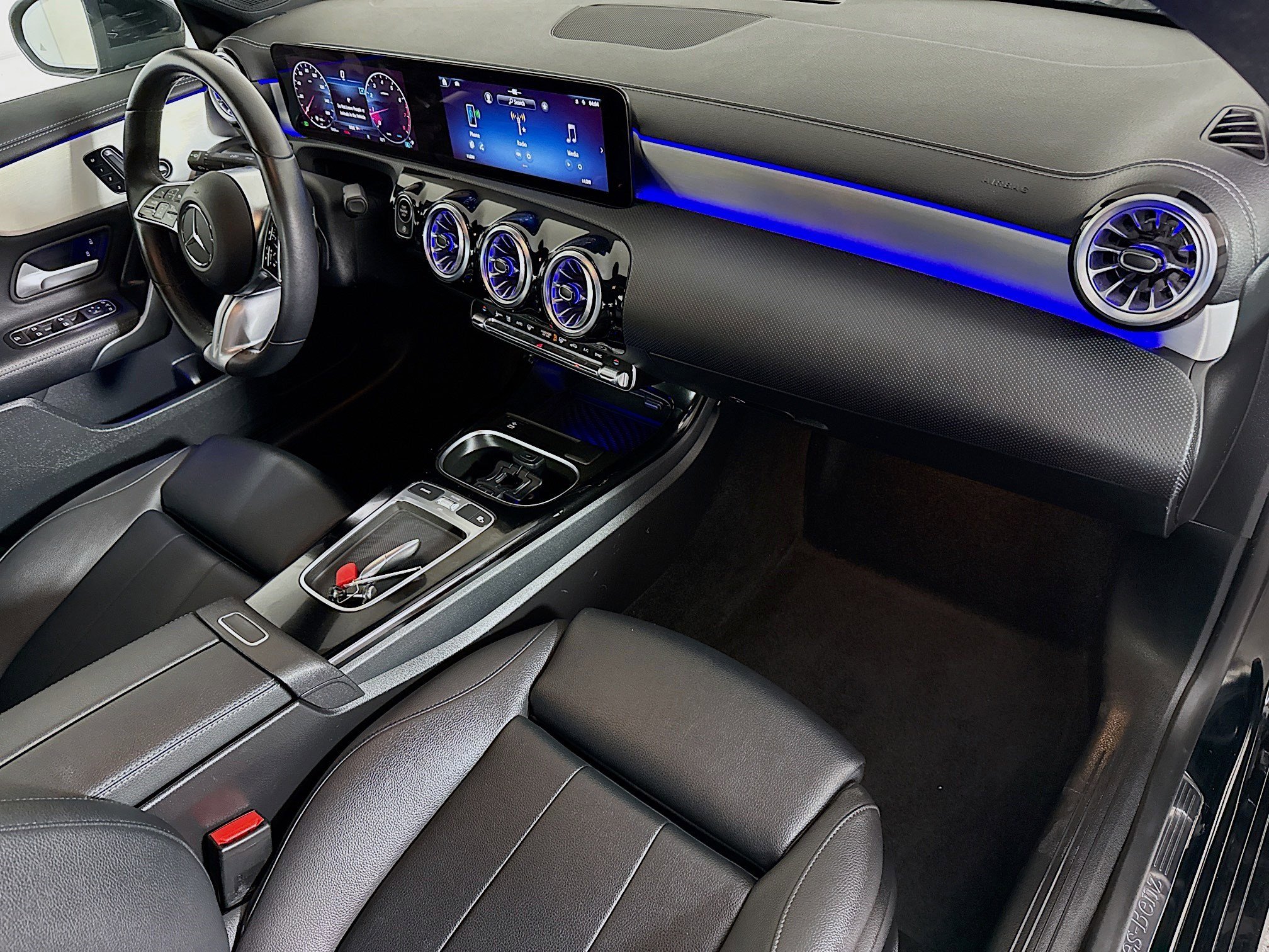 Used 2025 Mercedes-Benz CLA 250 4MATIC image 30