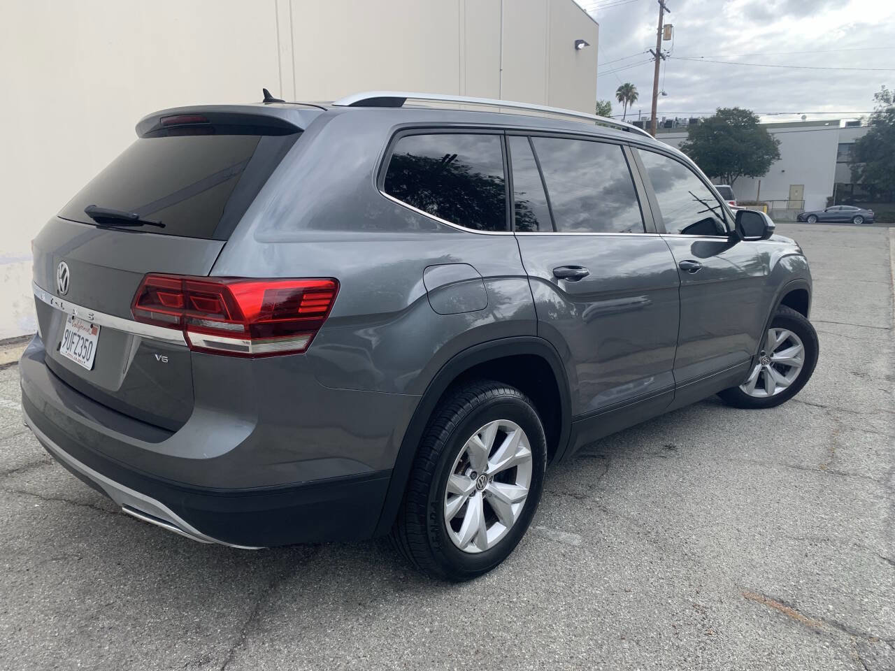 Used 2018 Volkswagen Atlas Launch Edition FWD image 7