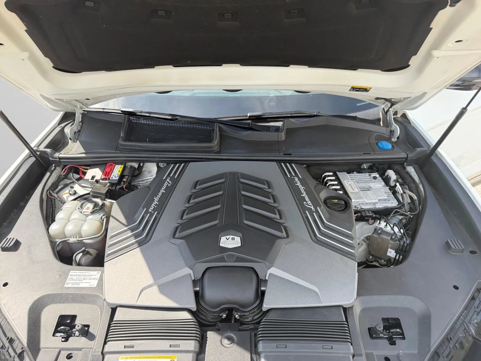 Used 2019 Lamborghini Urus image 38