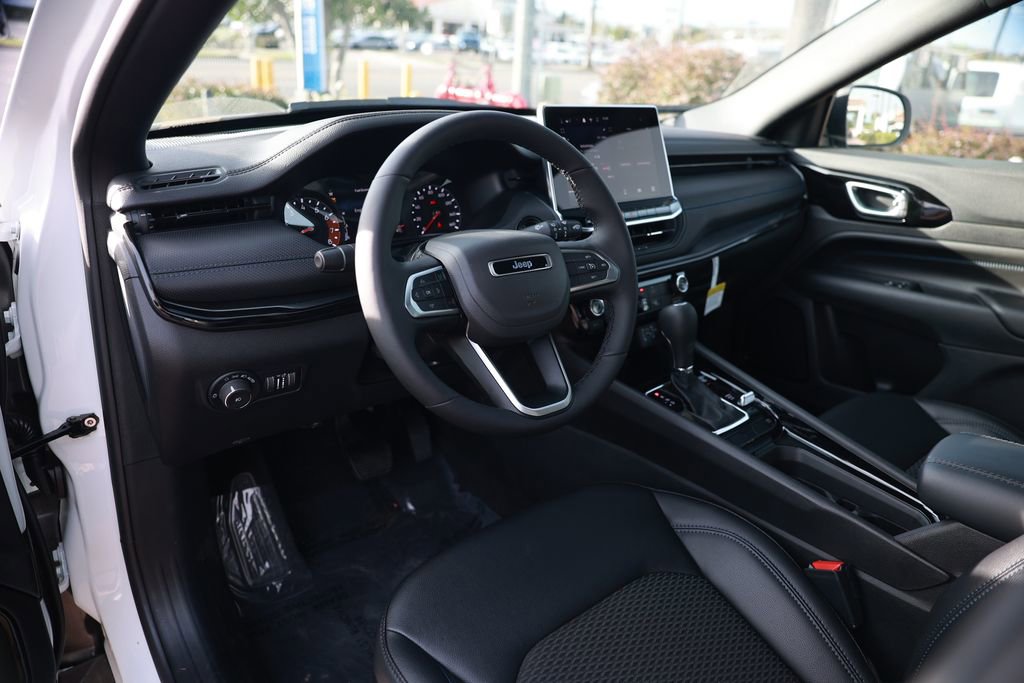 New 2026 Jeep Compass Latitude image 10