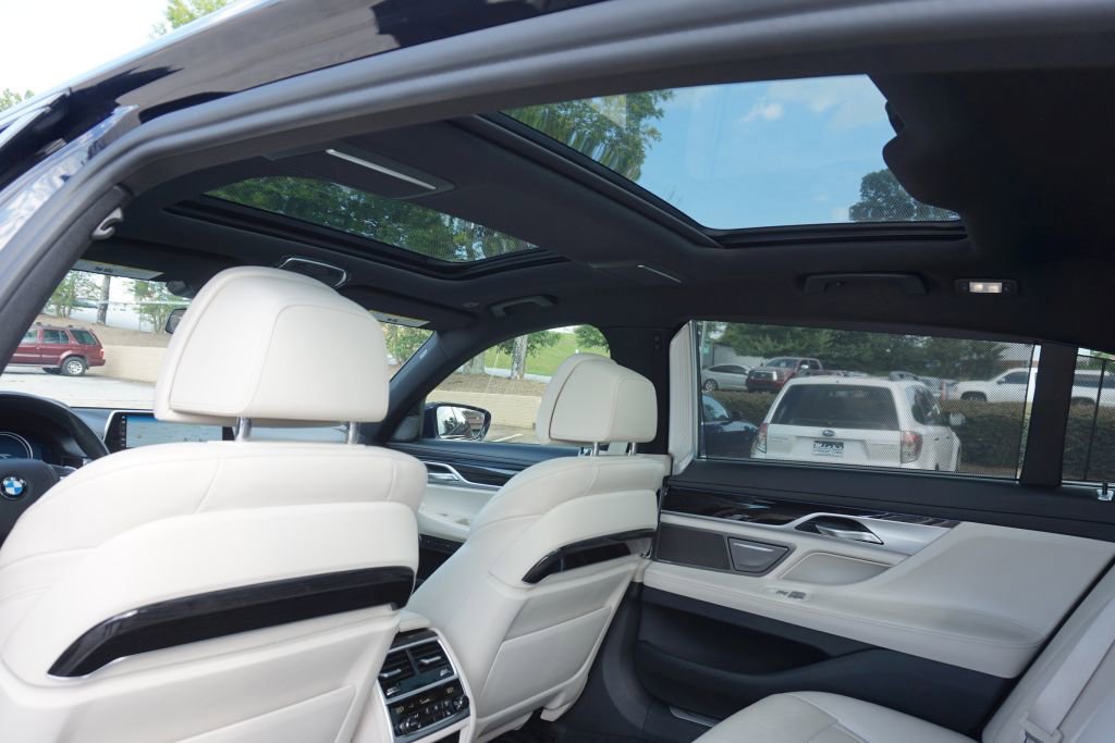 Used 2019 BMW 750i w/ Executive Package image 21