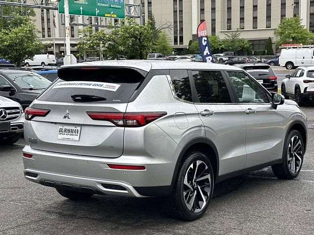 Used 2023 Mitsubishi Outlander SE AWD/4WD image 3