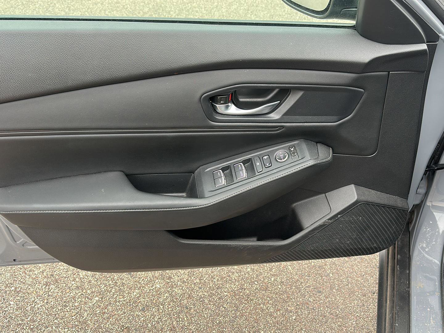 Used 2023 Honda Accord Sport image 9