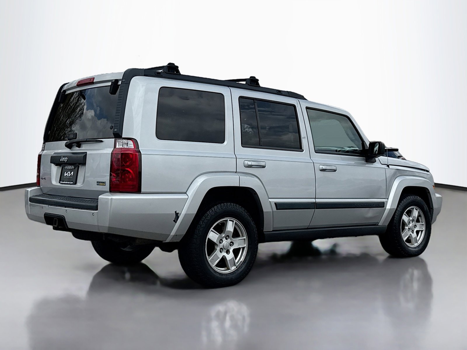 Used 2008 Jeep Commander Sport image 2