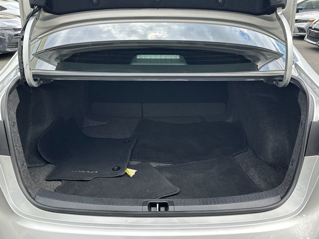 Used 2025 Toyota Corolla LE image 6