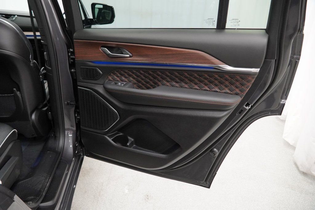 New 2025 Jeep Grand Cherokee L Summit w/ Obsidian Package image 35