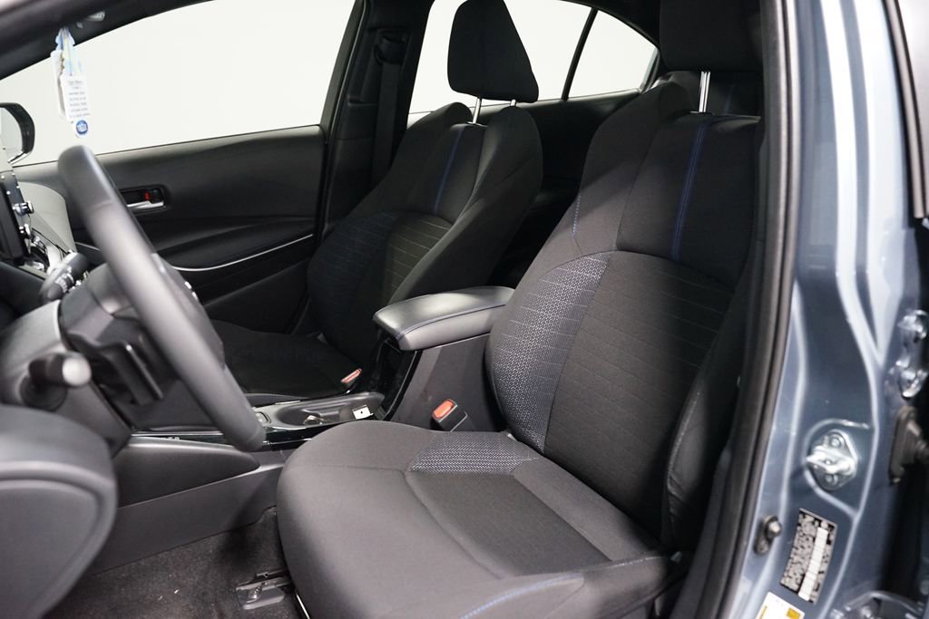 Used 2022 Toyota Corolla SE w/ SE Premium Package image 6