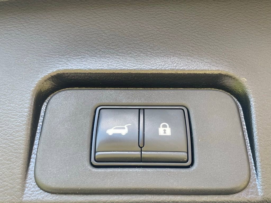 Used 2023 Nissan Rogue SL AWD/4WD image 19