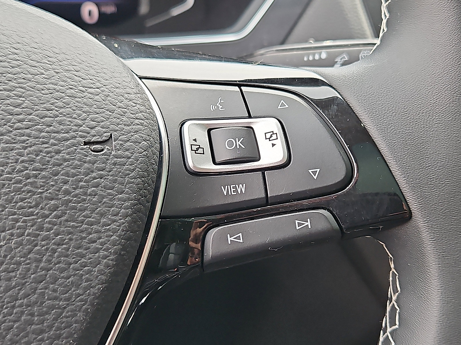 Used 2021 Volkswagen Tiguan SEL w/ 3rd Row Seat Package image 26