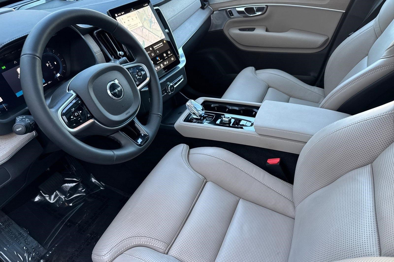 Used 2025 Volvo XC90 B6 Ultra w/ Protection Package Premier image 4