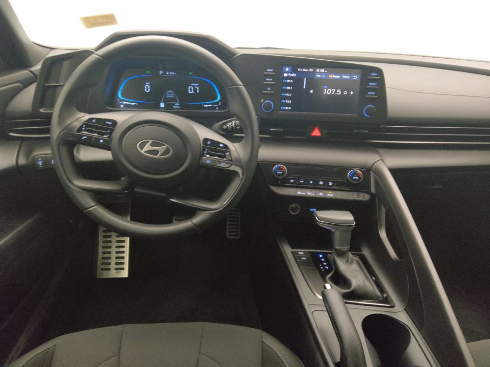 Used 2025 Hyundai Elantra Sport image 22
