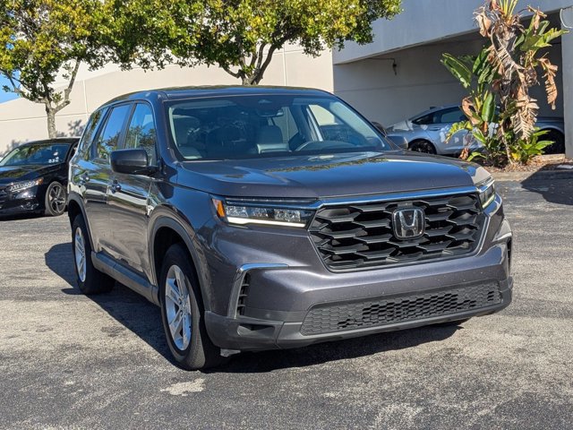 Used 2023 Honda Pilot LX image 3