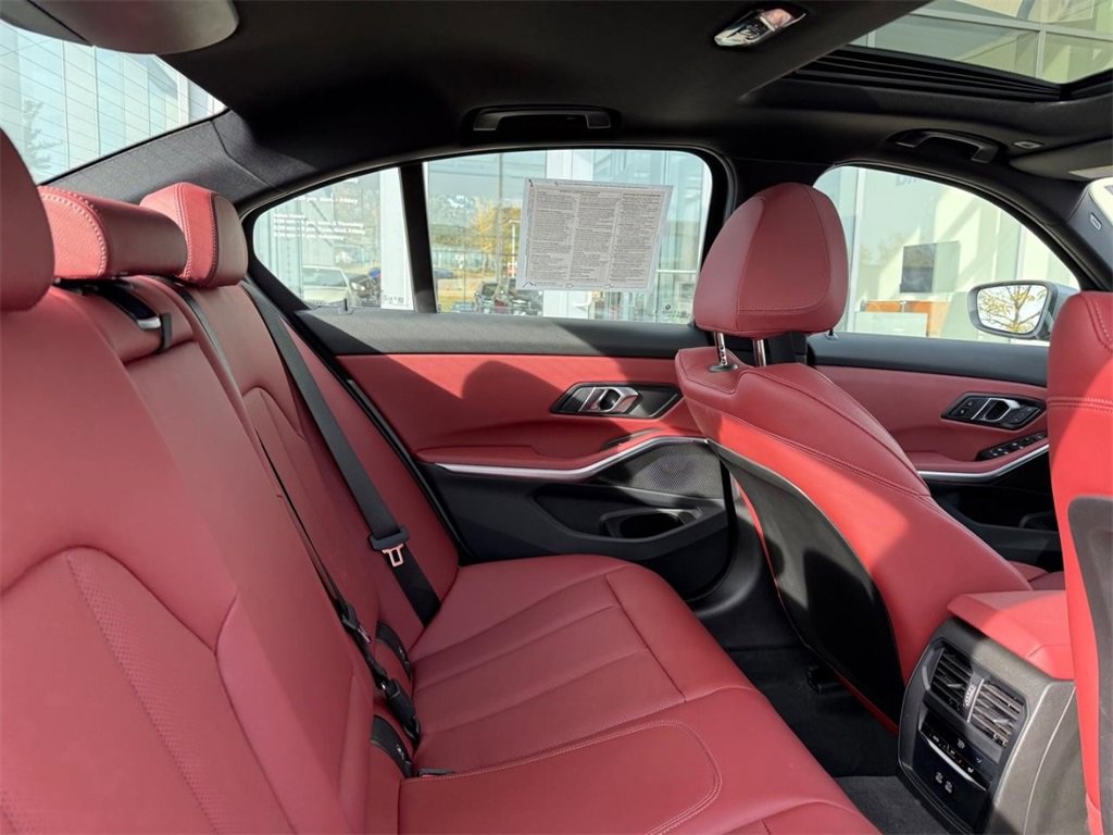 Used 2025 BMW 330i xDrive Sedan w/ Premium Package image 9