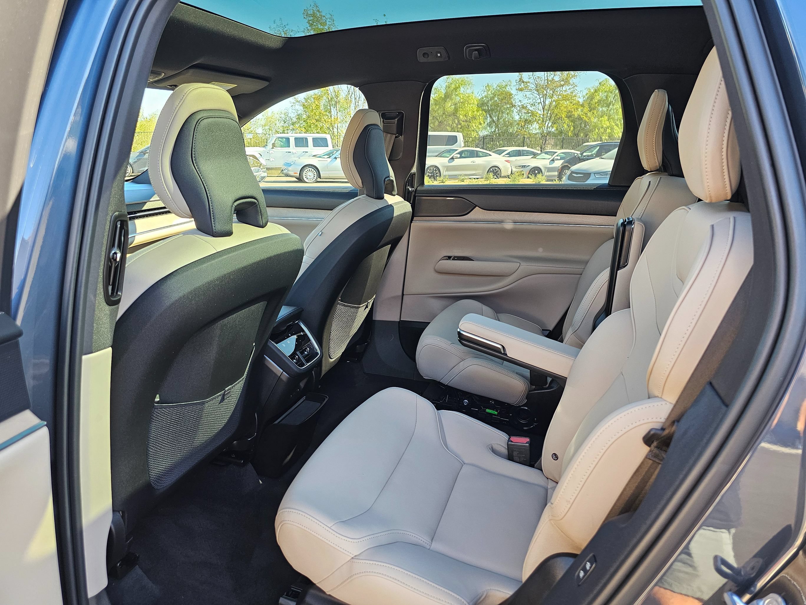 Used 2025 Volvo EX90 Ultra w/ Protection Package Premier AWD/4WD image 25