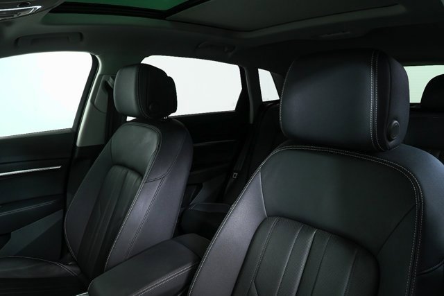 Used 2024 Audi Q8 e-tron Premium Plus image 5