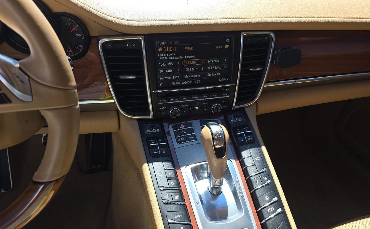 Used 2014 Porsche Panamera S image 11