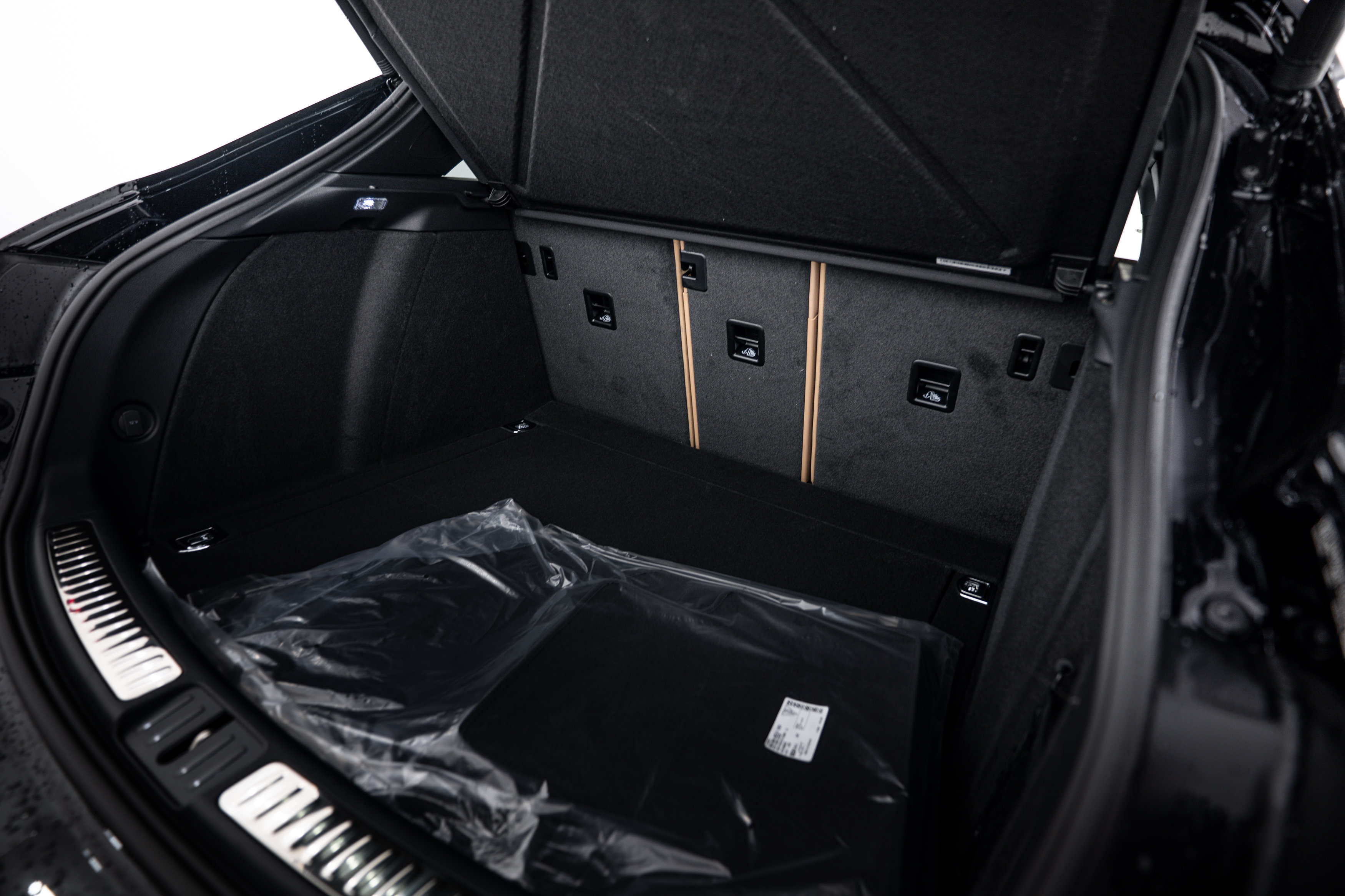 Certified 2026 Porsche Macan AWD/4WD image 25
