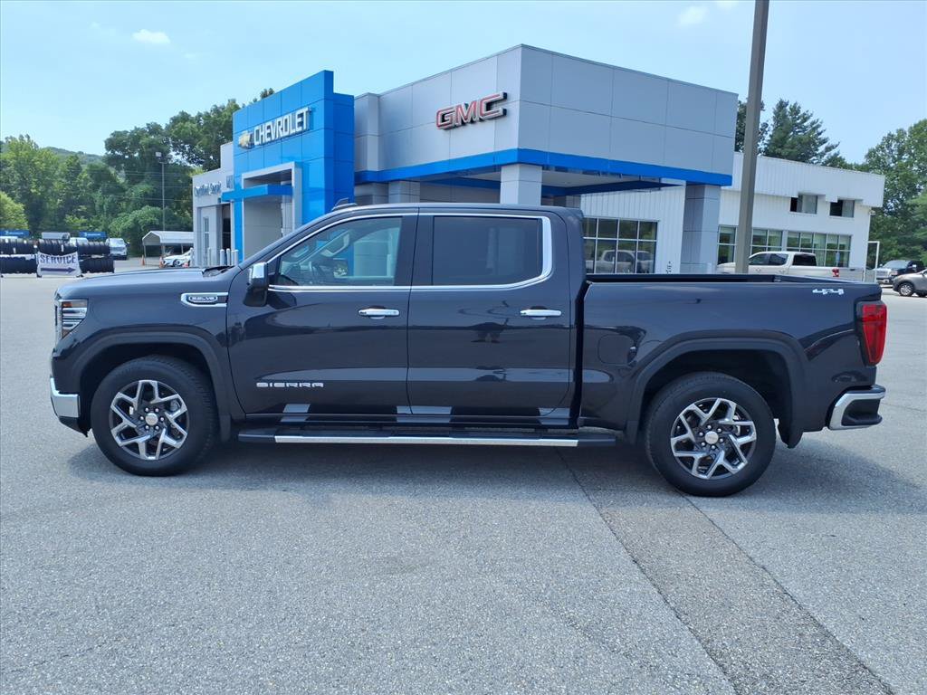 Used 2023 GMC Sierra 1500 SLT w/ SLT Premium Package AWD/4WD image 7