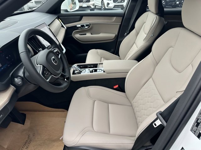 New 2026 Volvo XC90 B6 Plus w/ Protection Package Premier image 2
