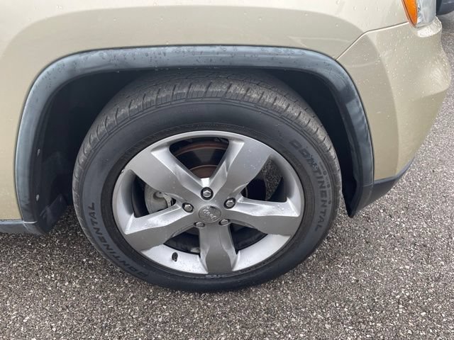 Used 2011 Jeep Grand Cherokee Overland AWD/4WD image 7