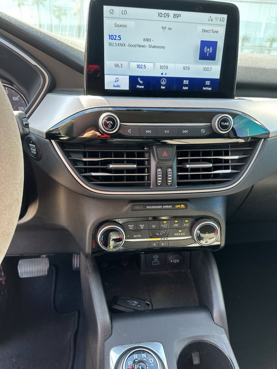 Used 2022 Ford Escape SE w/ SE Sport Appearance Package FWD image 2