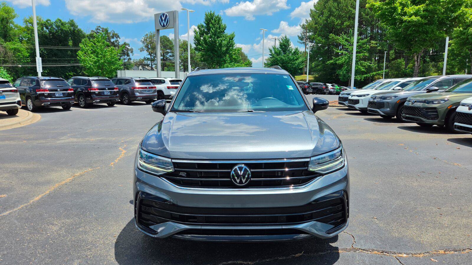 Certified 2024 Volkswagen Tiguan SE R-Line FWD image 7