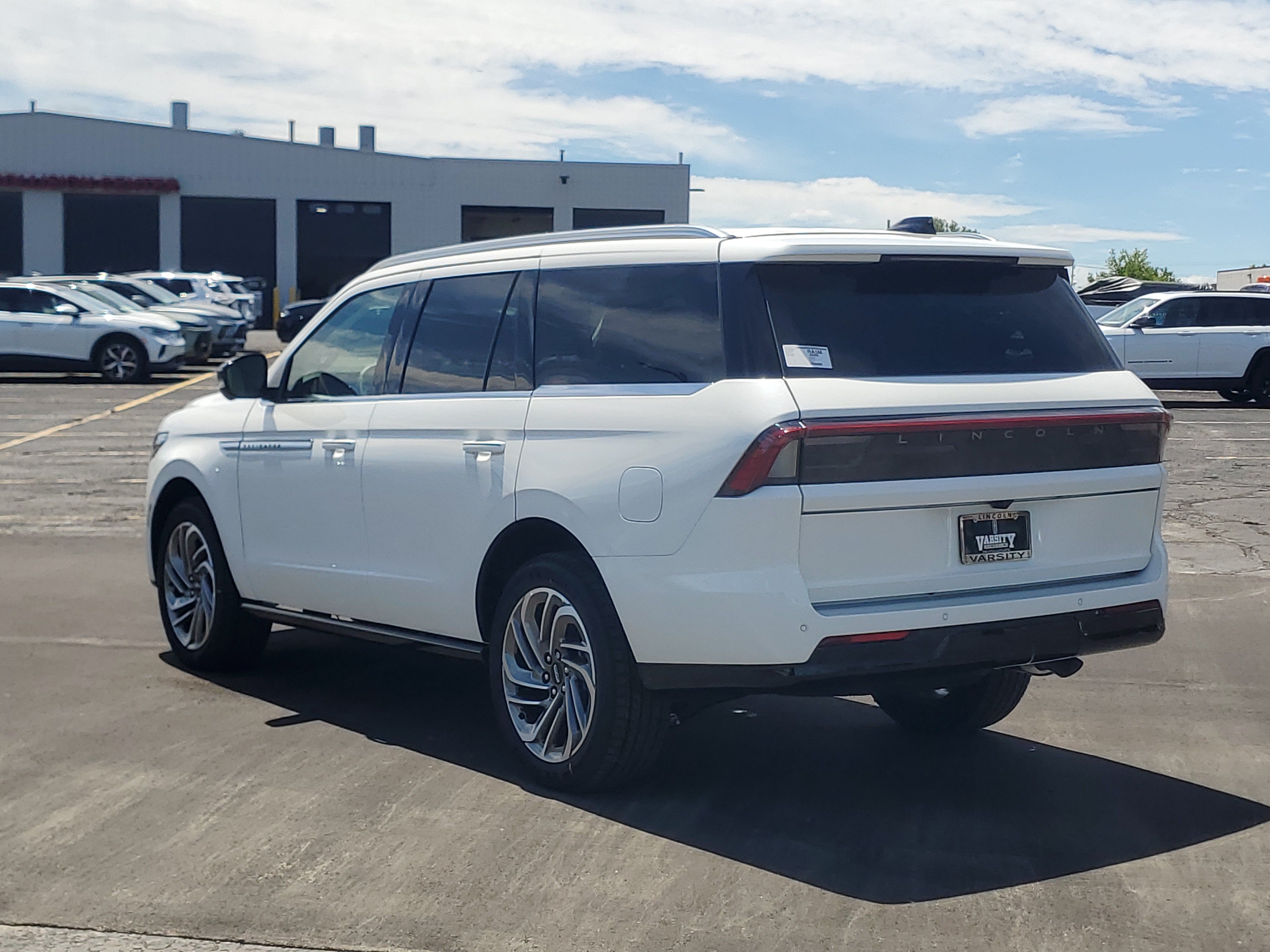 New 2026 Lincoln Navigator Reserve AWD/4WD image 3