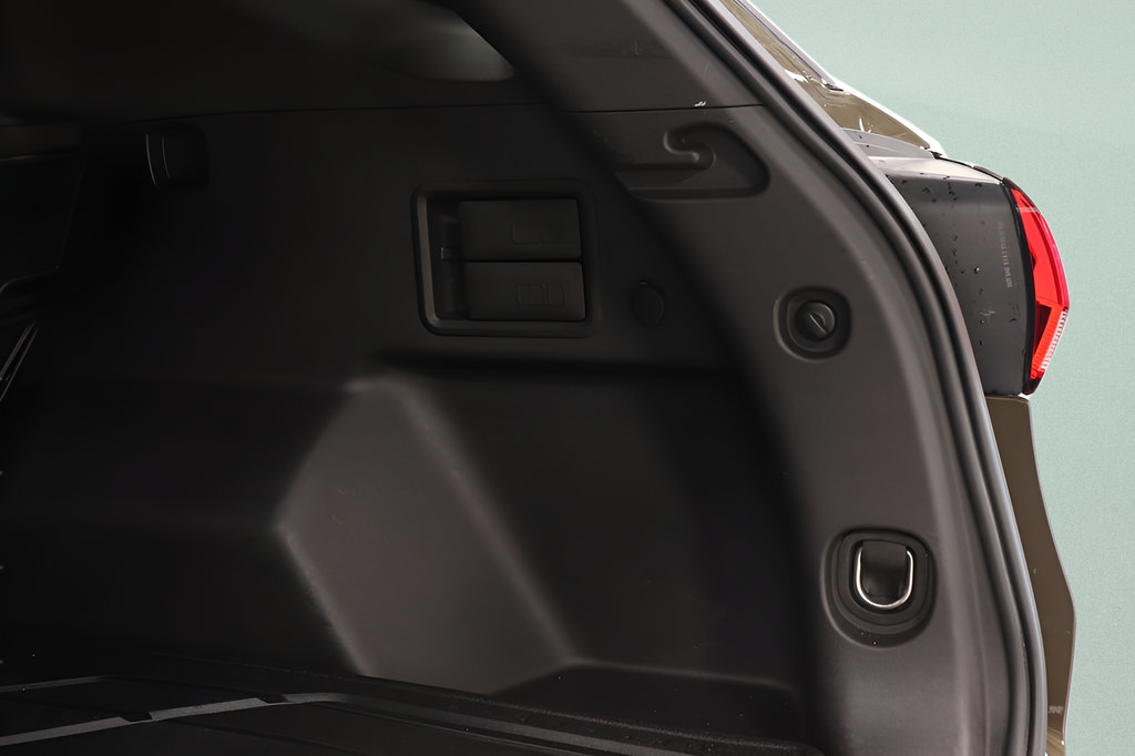 Used 2024 Chevrolet Equinox LT w/ LPO, Floor Liner Package FWD image 27