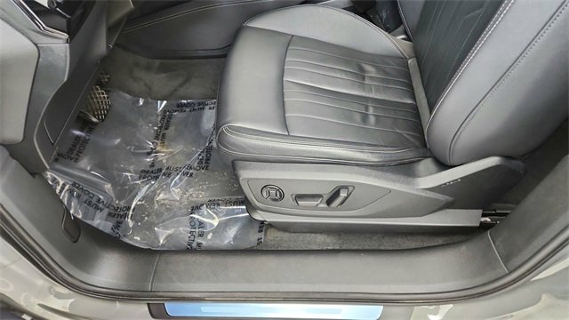 Used 2024 Audi Q8 e-tron Premium image 33