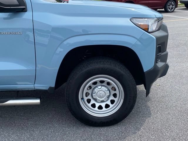 Used 2025 Chevrolet Colorado W/T w/ Advanced Trailering Package AWD/4WD image 10