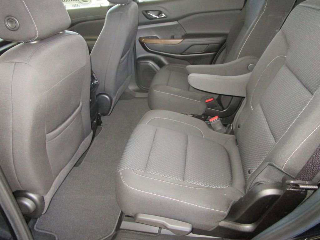 Used 2021 GMC Acadia SLE image 17