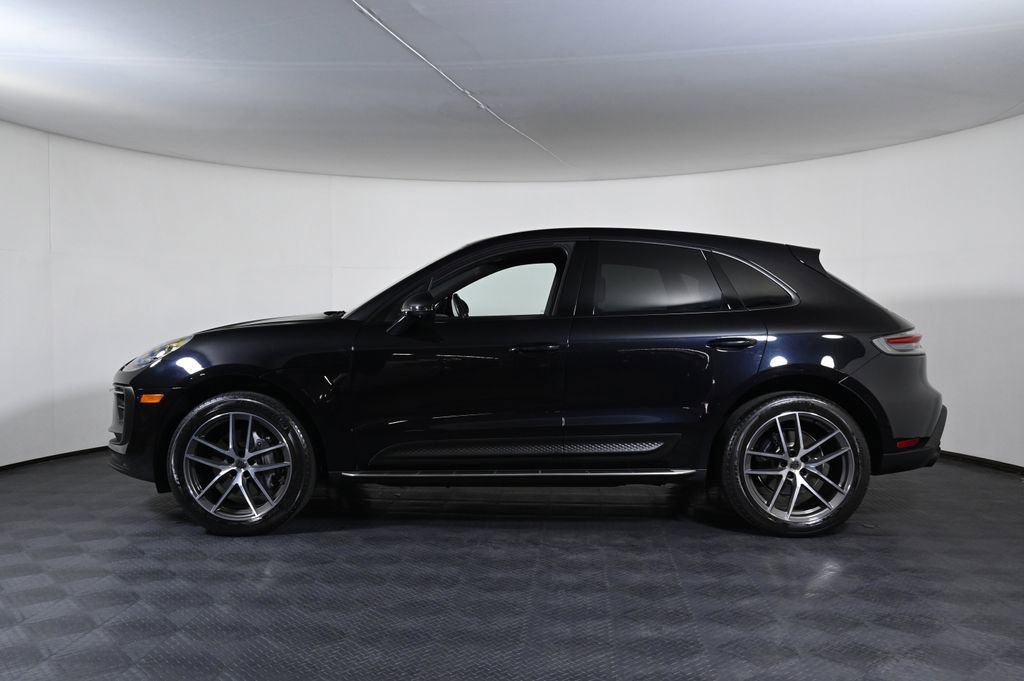 Certified 2023 Porsche Macan AWD/4WD image 2