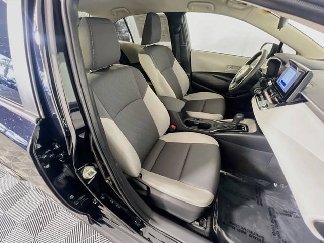 Used 2025 Toyota Corolla LE FWD image 30