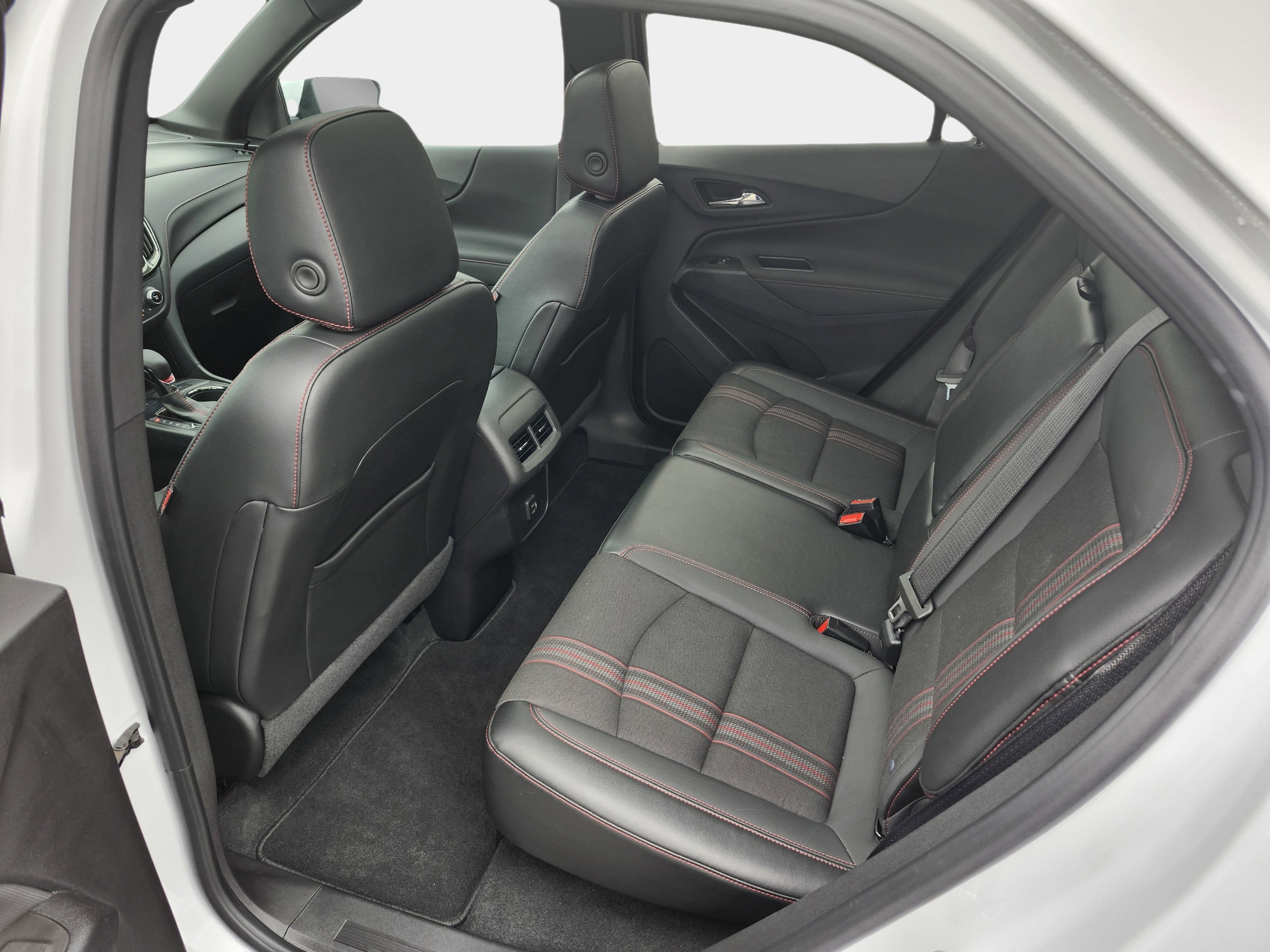 Used 2023 Chevrolet Equinox RS image 29