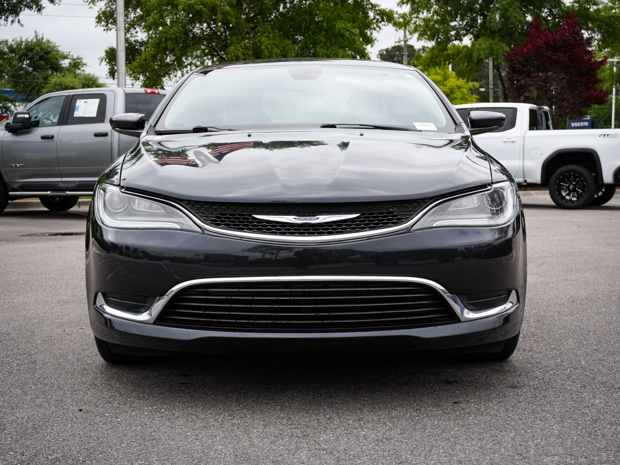 Used 2017 Chrysler 200 Limited Platinum FWD image 3