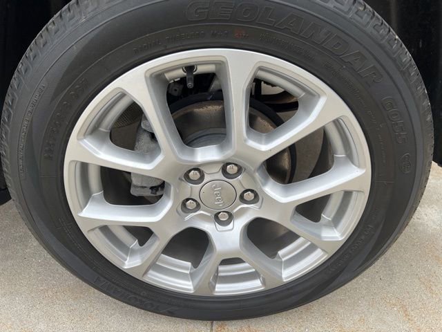 Used 2023 Jeep Compass Latitude image 10