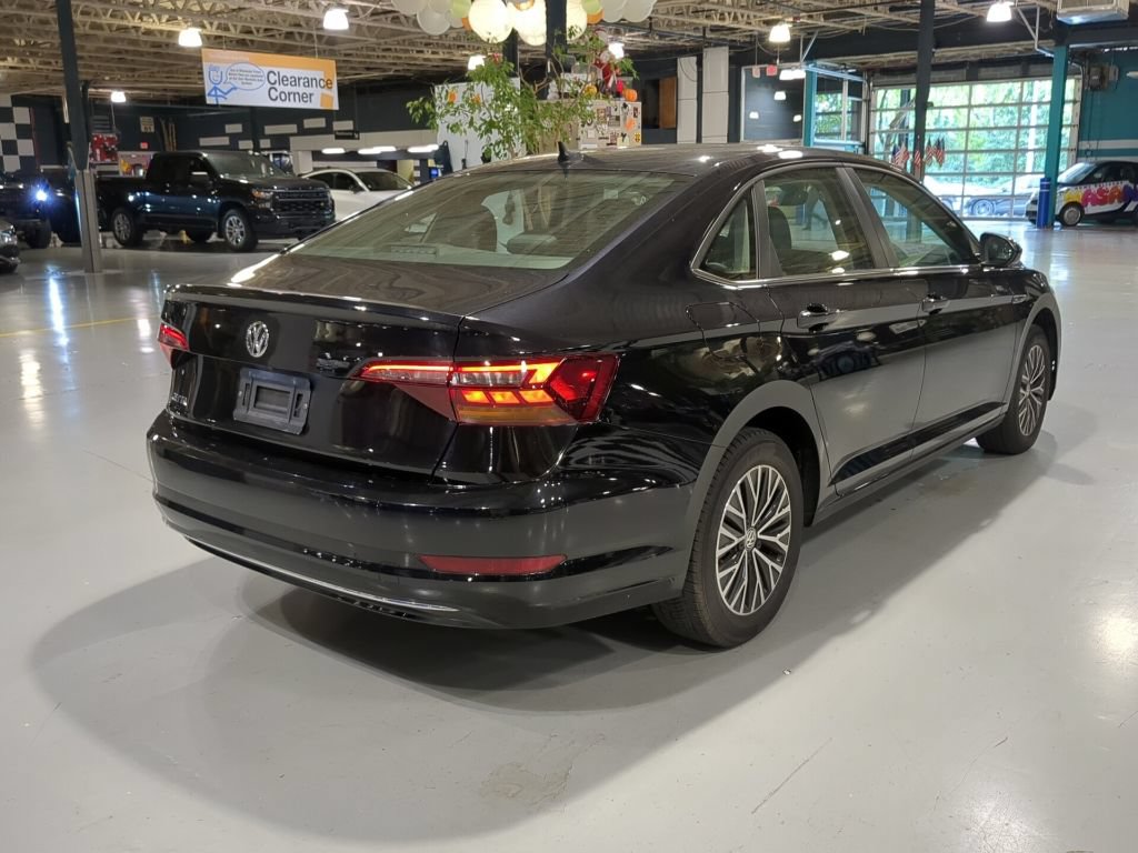 Used 2019 Volkswagen Jetta SEL w/ Cold Weather Package FWD image 8