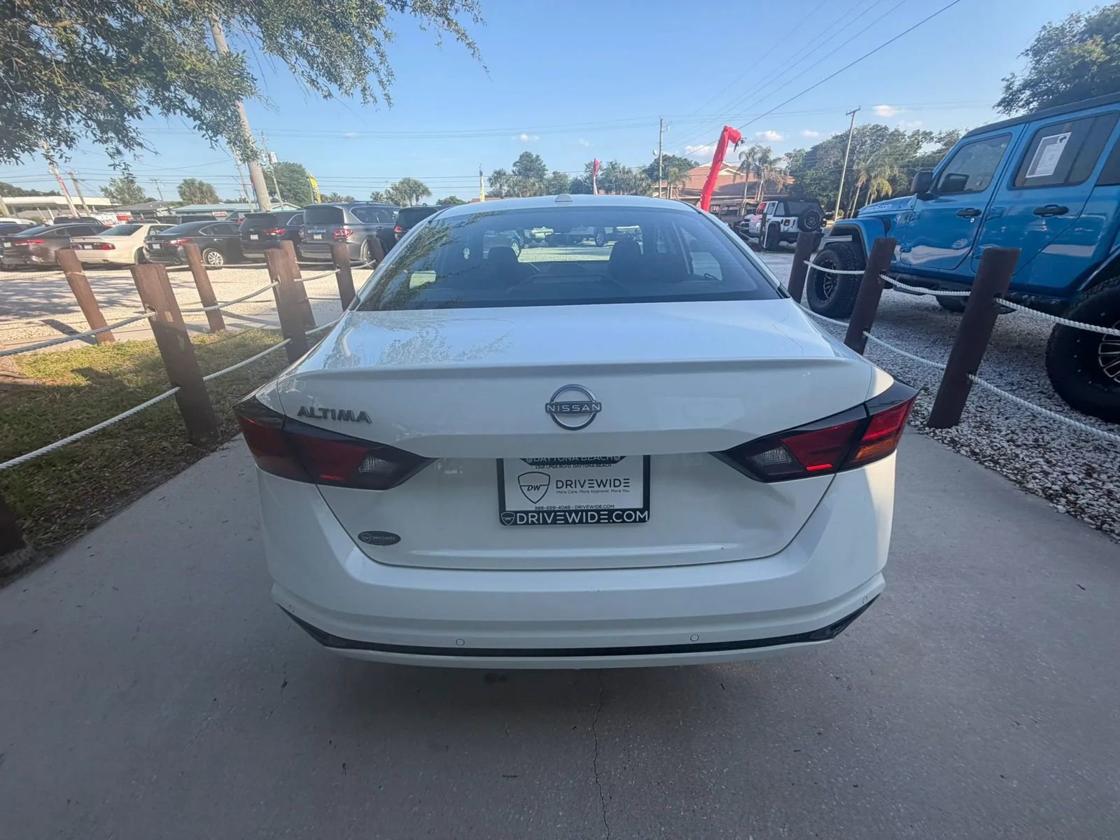 Used 2025 Nissan Altima 2.5 SV FWD image 7