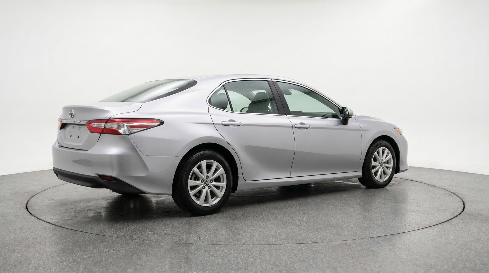 Used 2025 Toyota Camry LE image 9