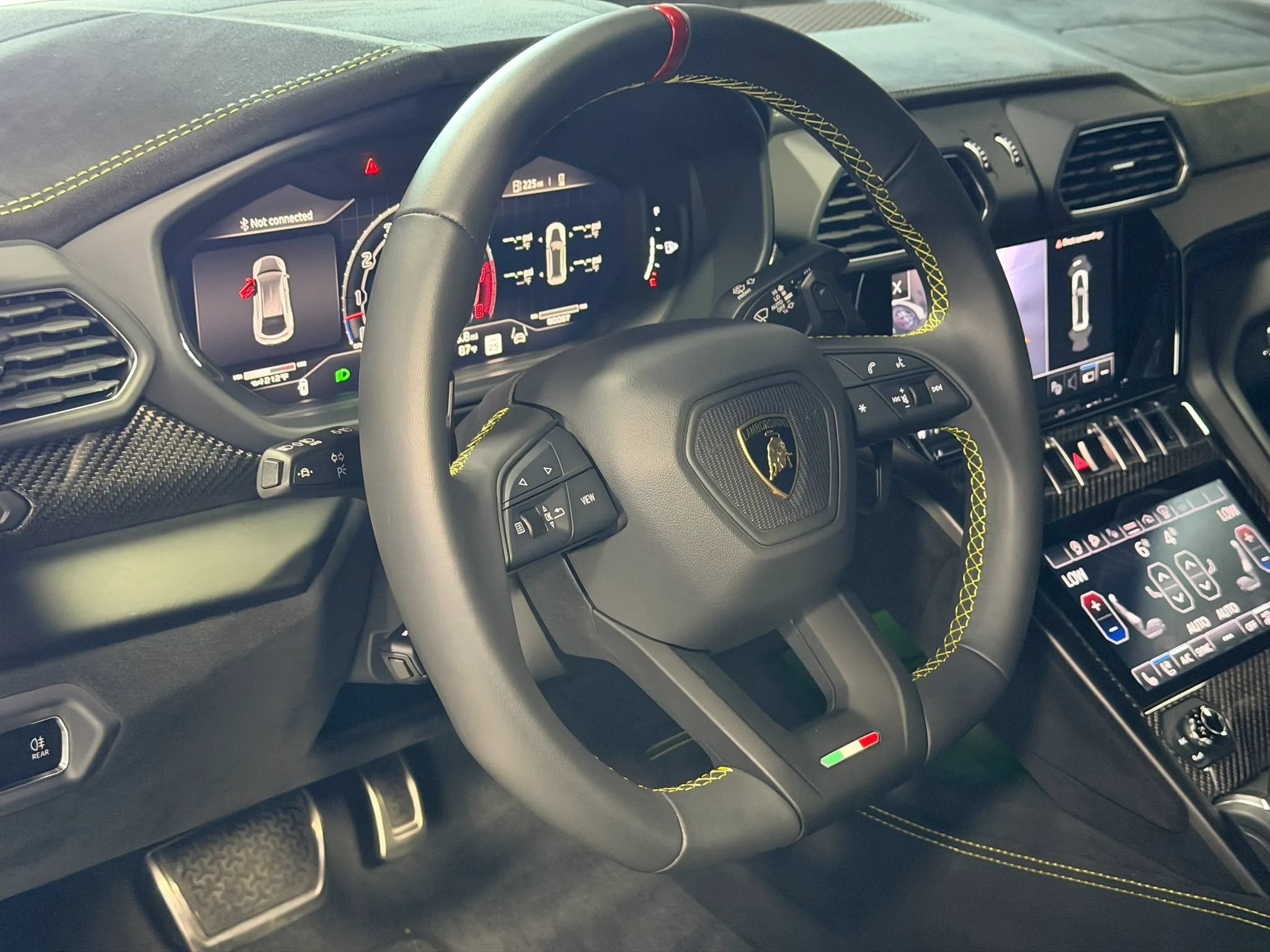 Used 2024 Lamborghini Urus Performante AWD/4WD image 27