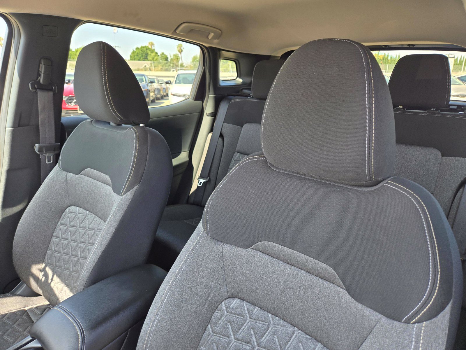 Used 2025 Nissan Kicks SV AWD/4WD image 13